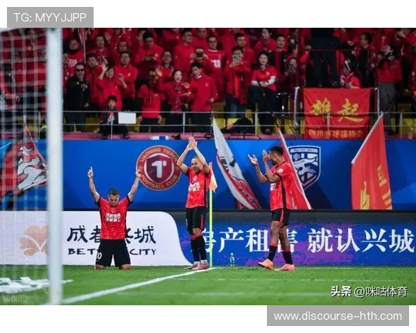 恒大逆转夺冠引发争议 球迷热议赛季最佳阵容亮相